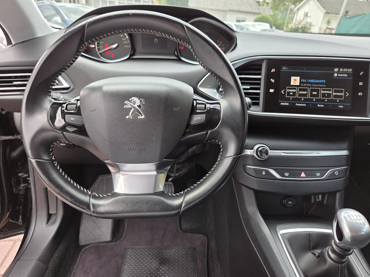 PEUGEOT 308