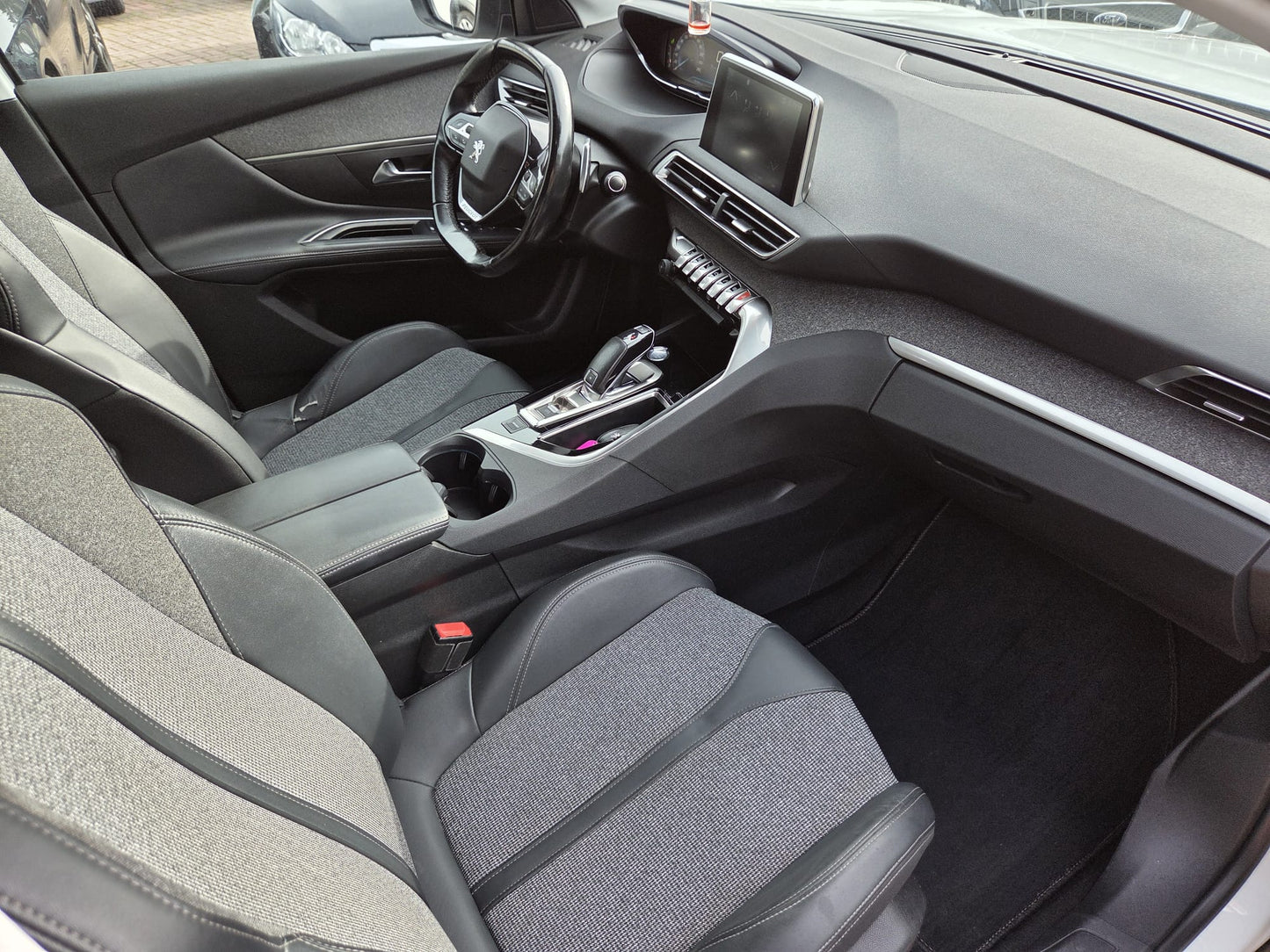PEUGEOT 5008 ALLURE EAT8