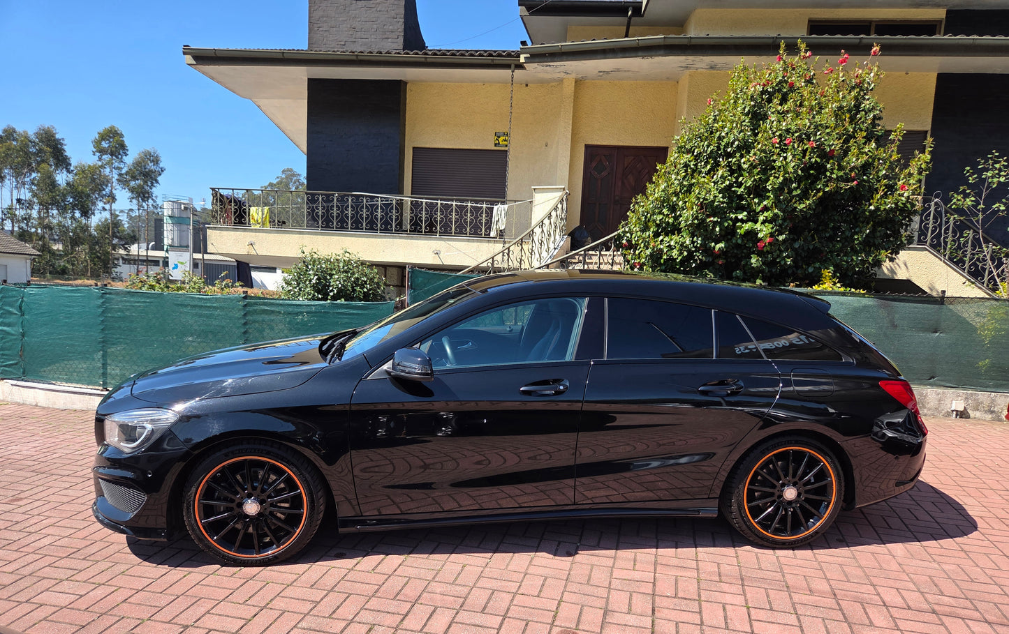 MERCEDES CLA 220D SHOOTING BRAKE ORANGE ART EDITION AMG LINE