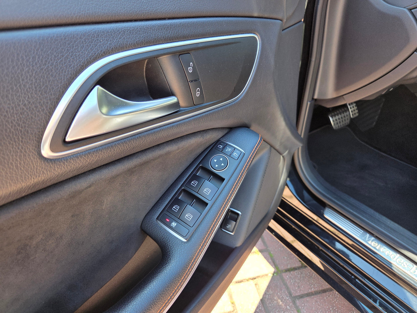 MERCEDES CLA 220D SHOOTING BRAKE ORANGE ART EDITION AMG LINE