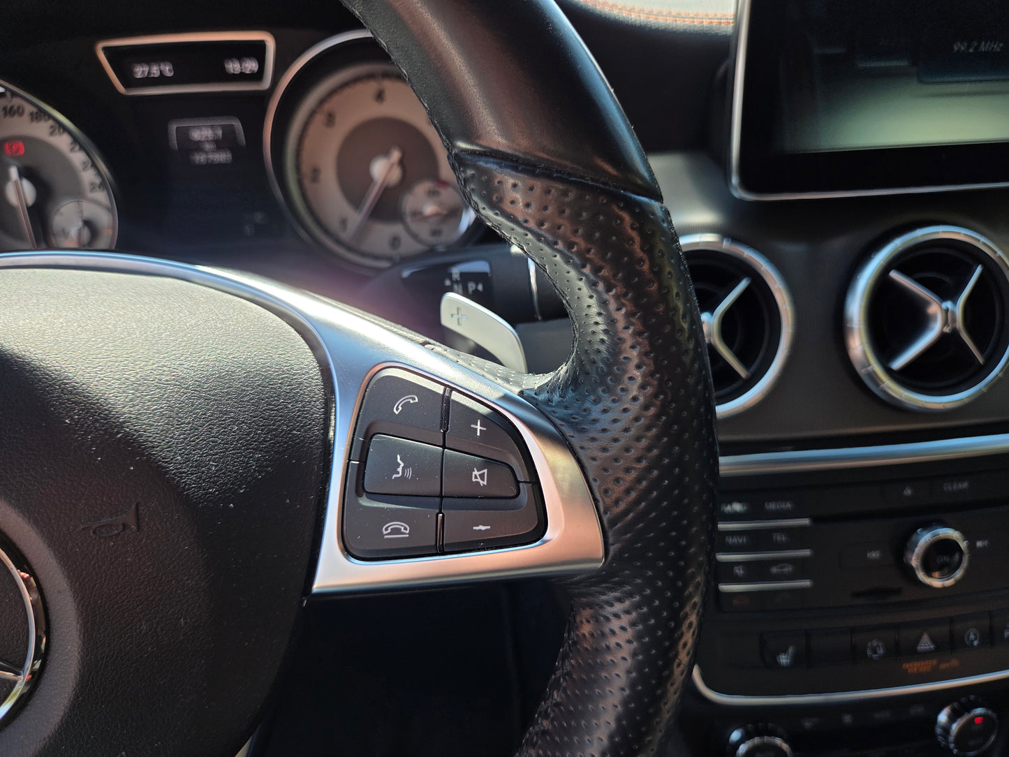MERCEDES CLA 220D SHOOTING BRAKE ORANGE ART EDITION AMG LINE