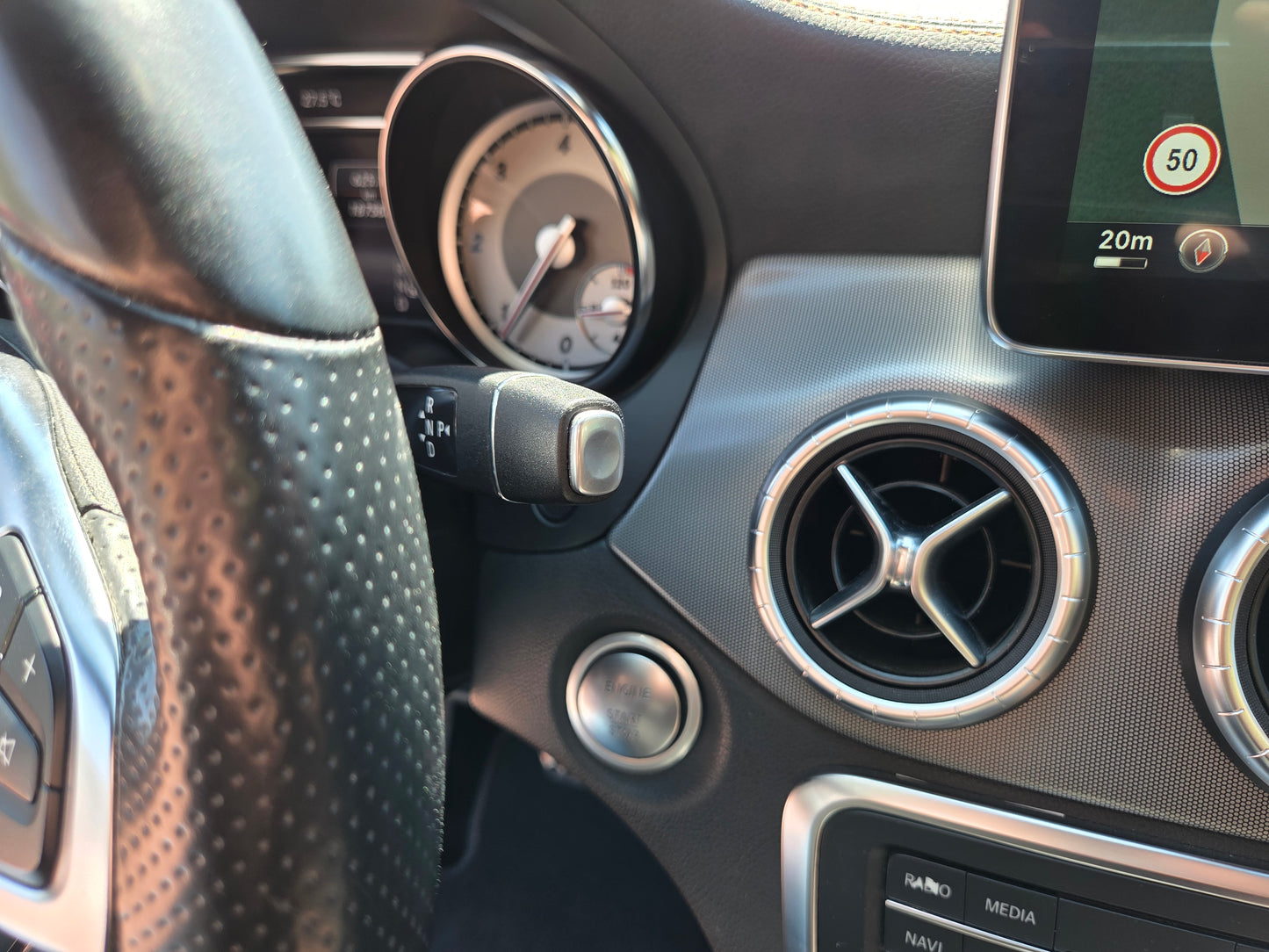 MERCEDES CLA 220D SHOOTING BRAKE ORANGE ART EDITION AMG LINE