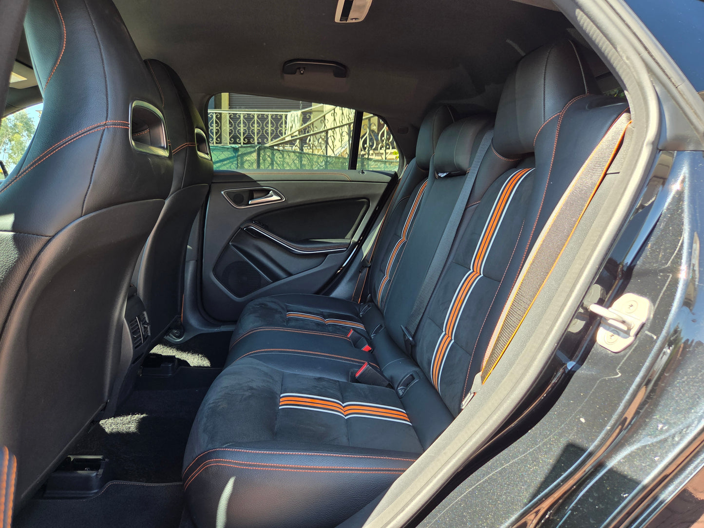 MERCEDES CLA 220D SHOOTING BRAKE ORANGE ART EDITION AMG LINE