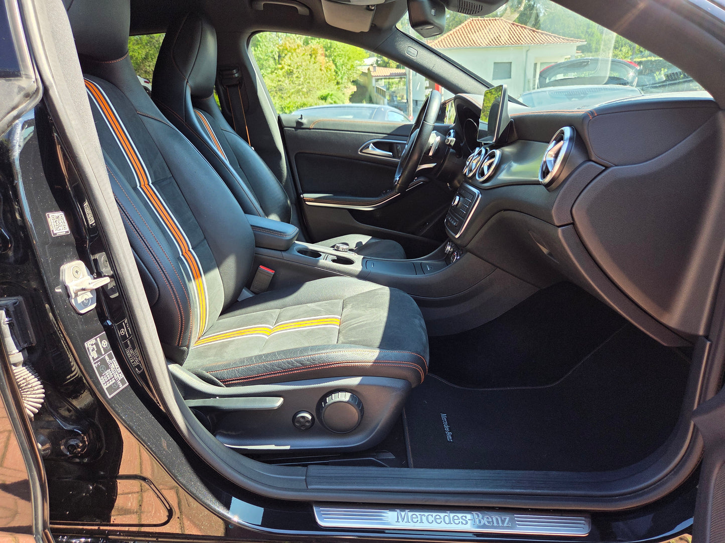 MERCEDES CLA 220D SHOOTING BRAKE ORANGE ART EDITION AMG LINE