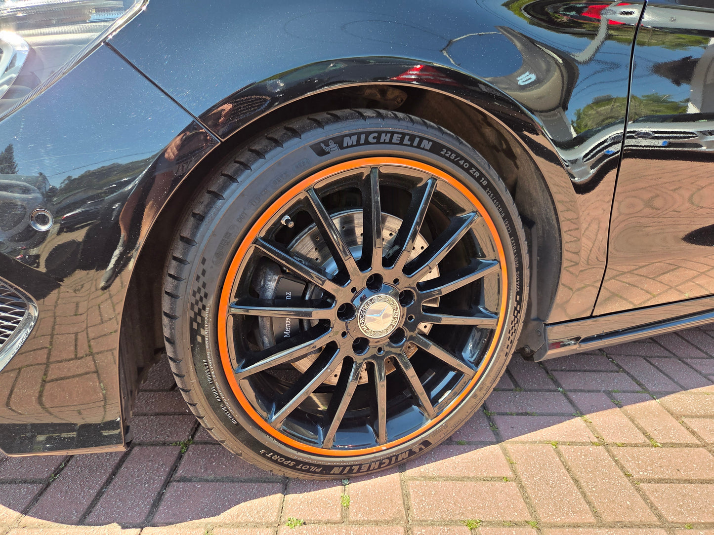 MERCEDES CLA 220D SHOOTING BRAKE ORANGE ART EDITION AMG LINE