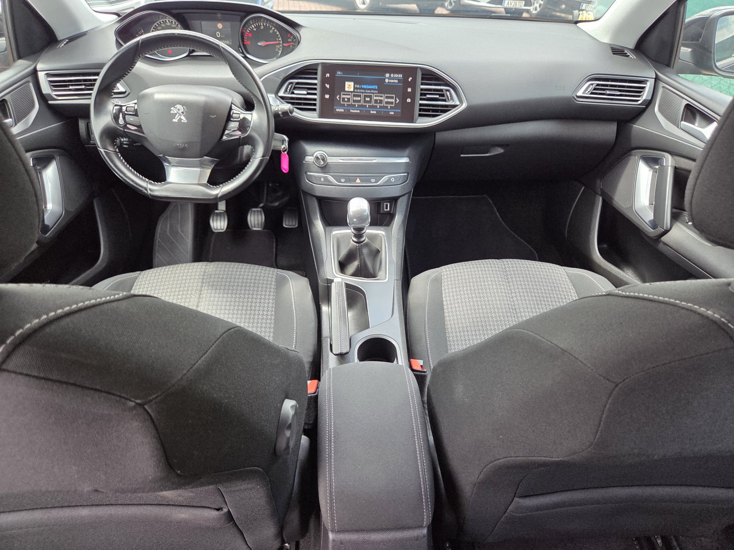 PEUGEOT 308