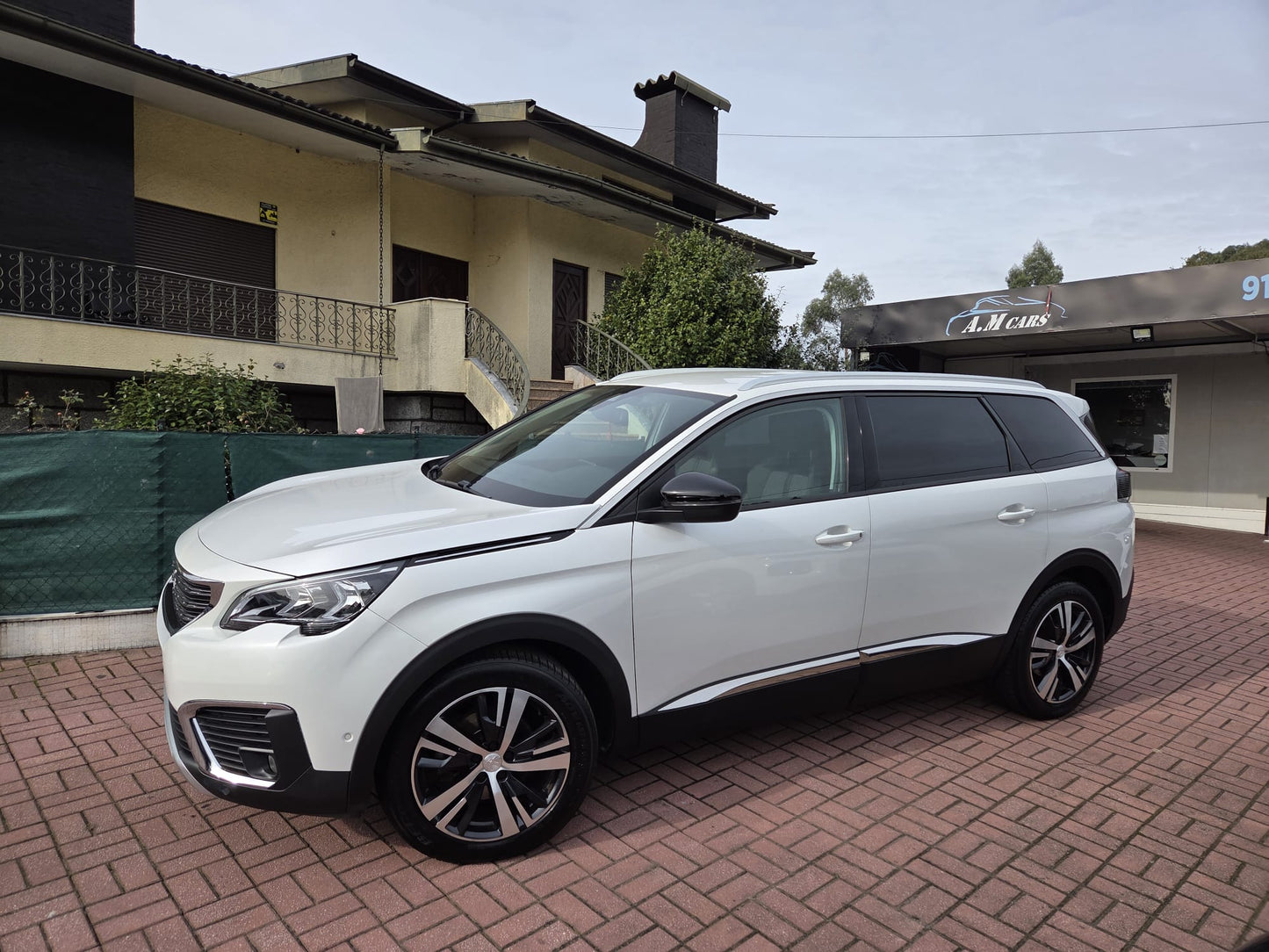 PEUGEOT 5008 ALLURE EAT8