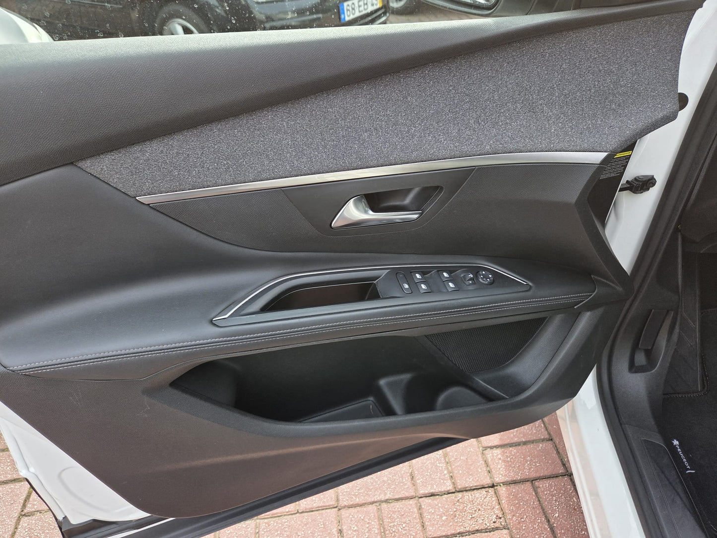 PEUGEOT 5008 ALLURE EAT8