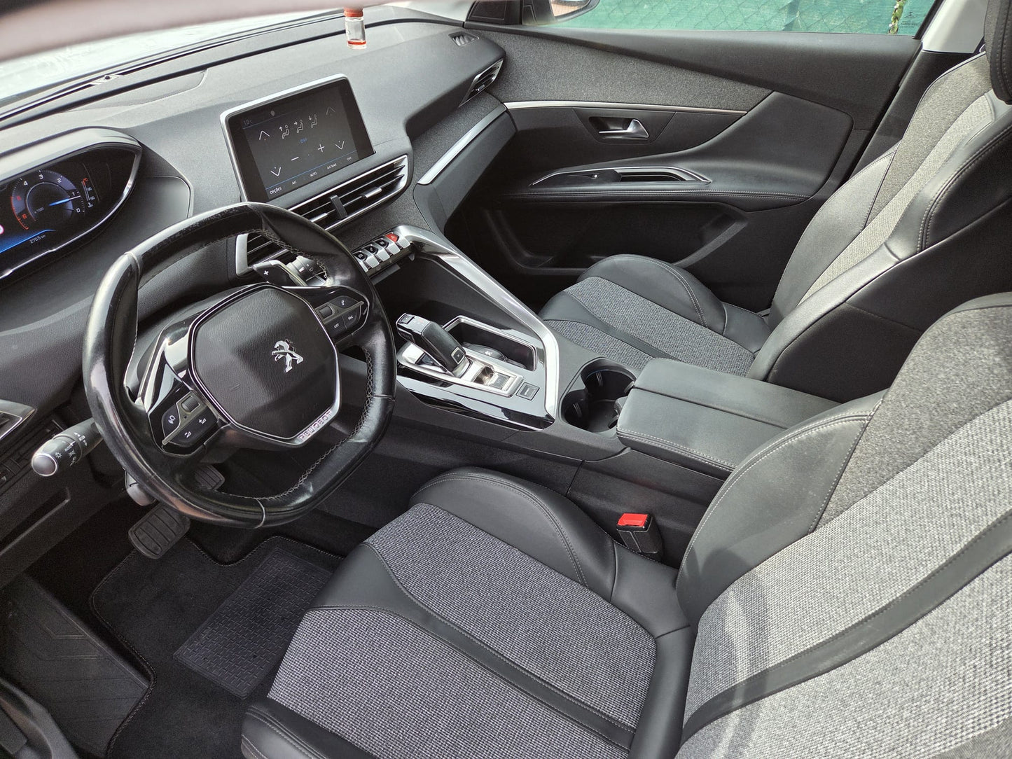 PEUGEOT 5008 ALLURE EAT8