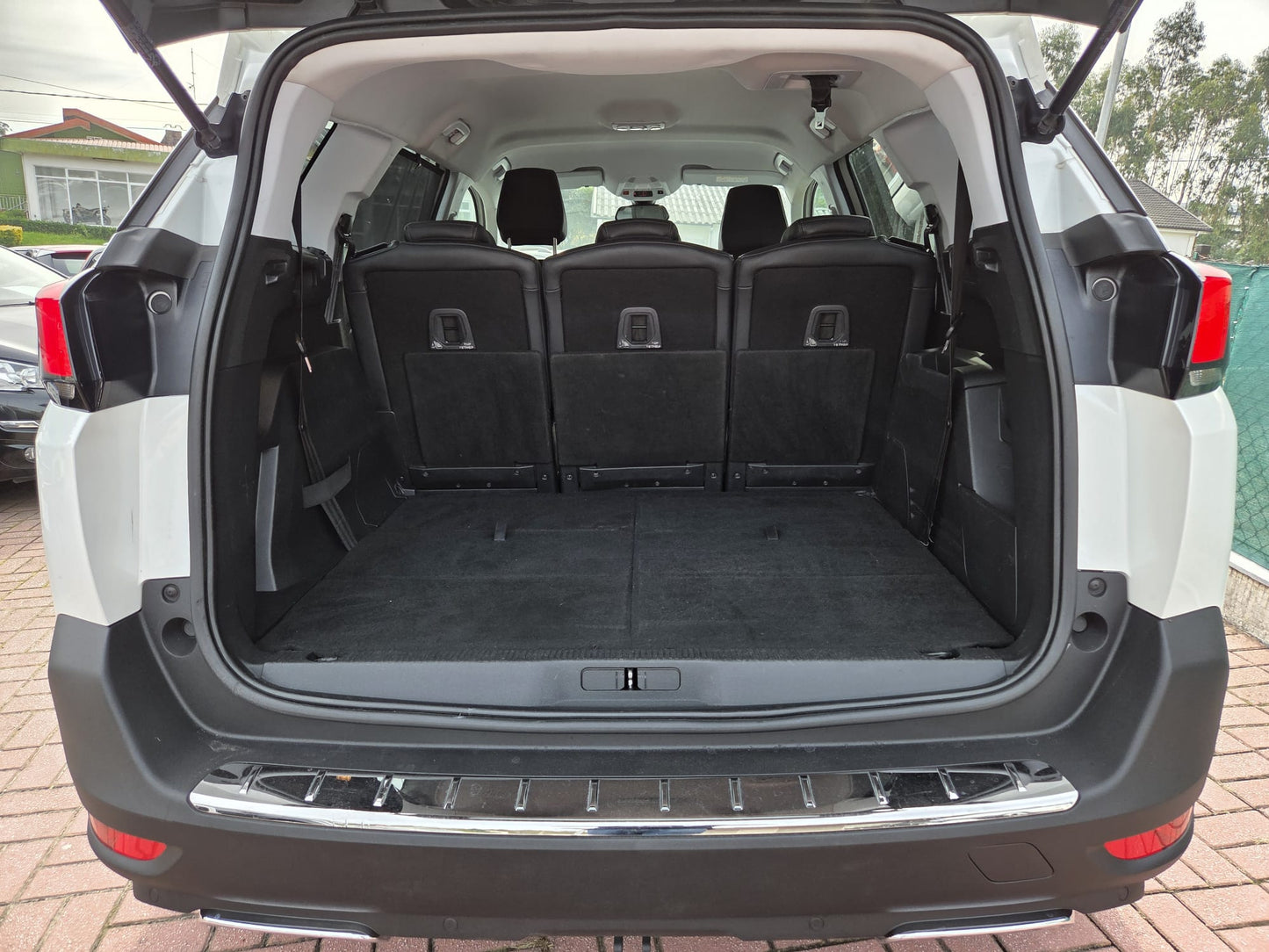 PEUGEOT 5008 ALLURE EAT8