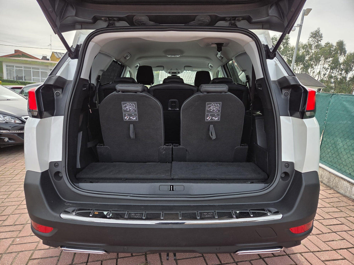 PEUGEOT 5008 ALLURE EAT8