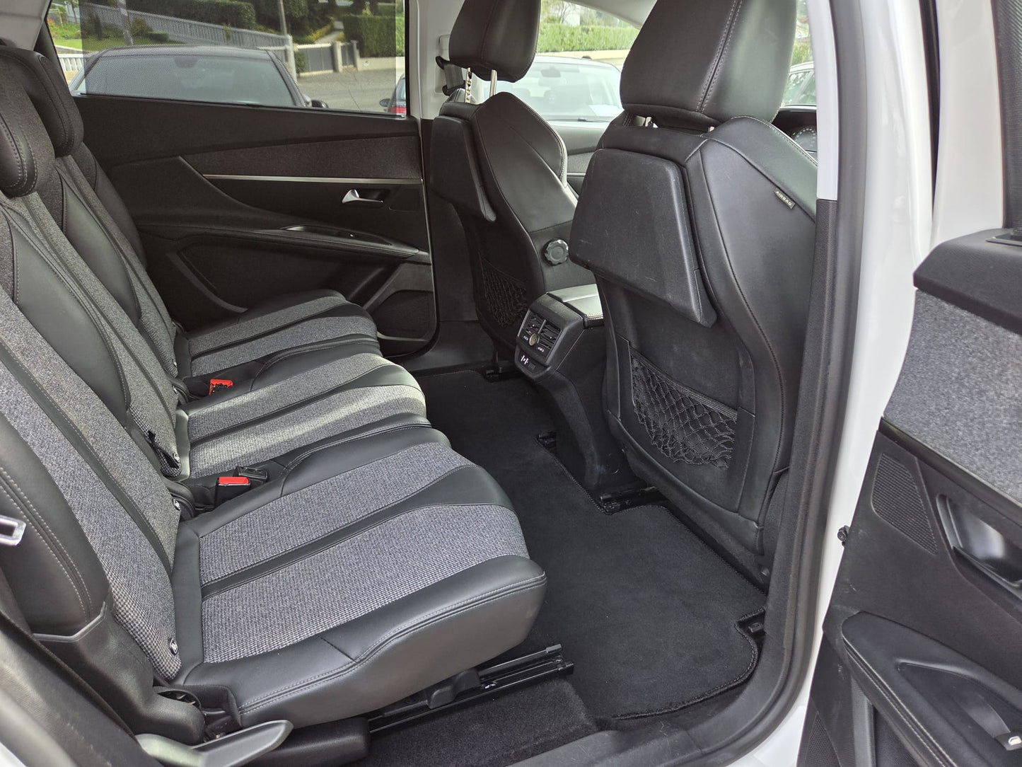 PEUGEOT 5008 ALLURE EAT8