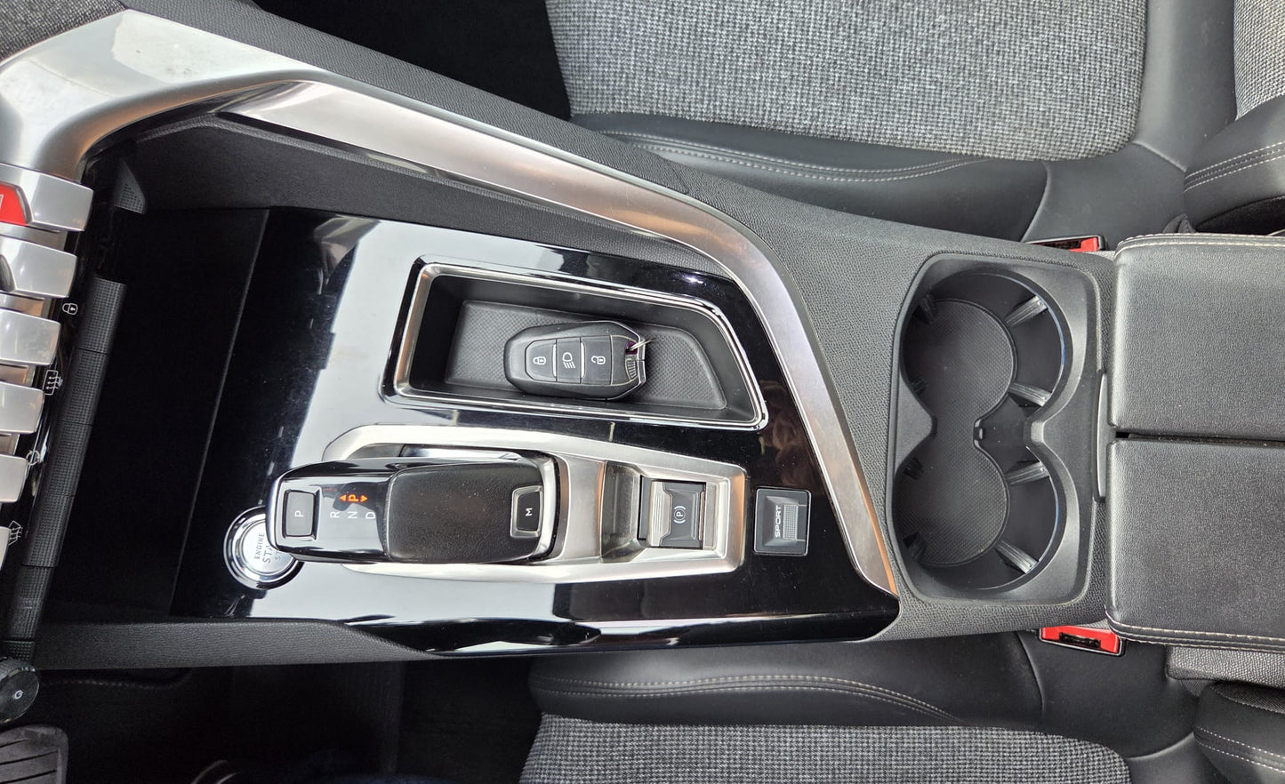 PEUGEOT 5008 ALLURE EAT8