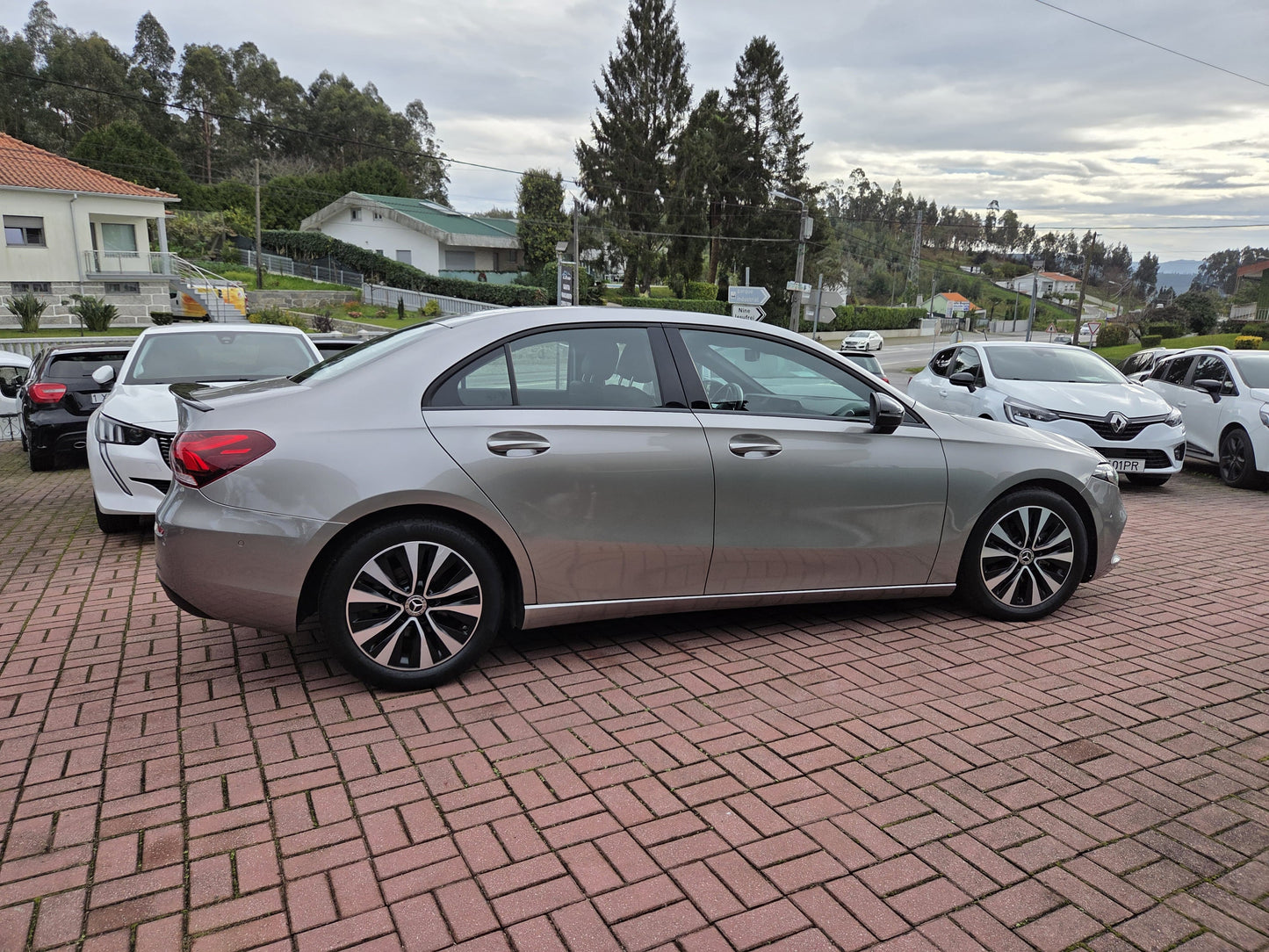 MERCEDES-BENZ A LIMOUSINE 7G-DCT 2020