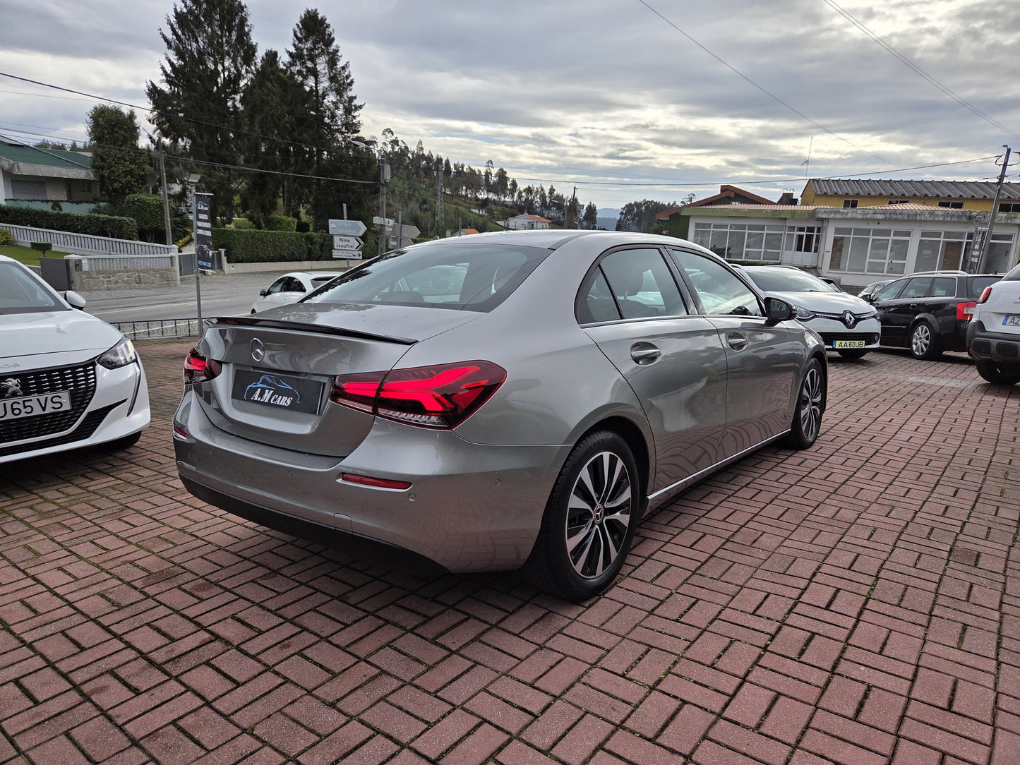 MERCEDES-BENZ A LIMOUSINE 7G-DCT 2020