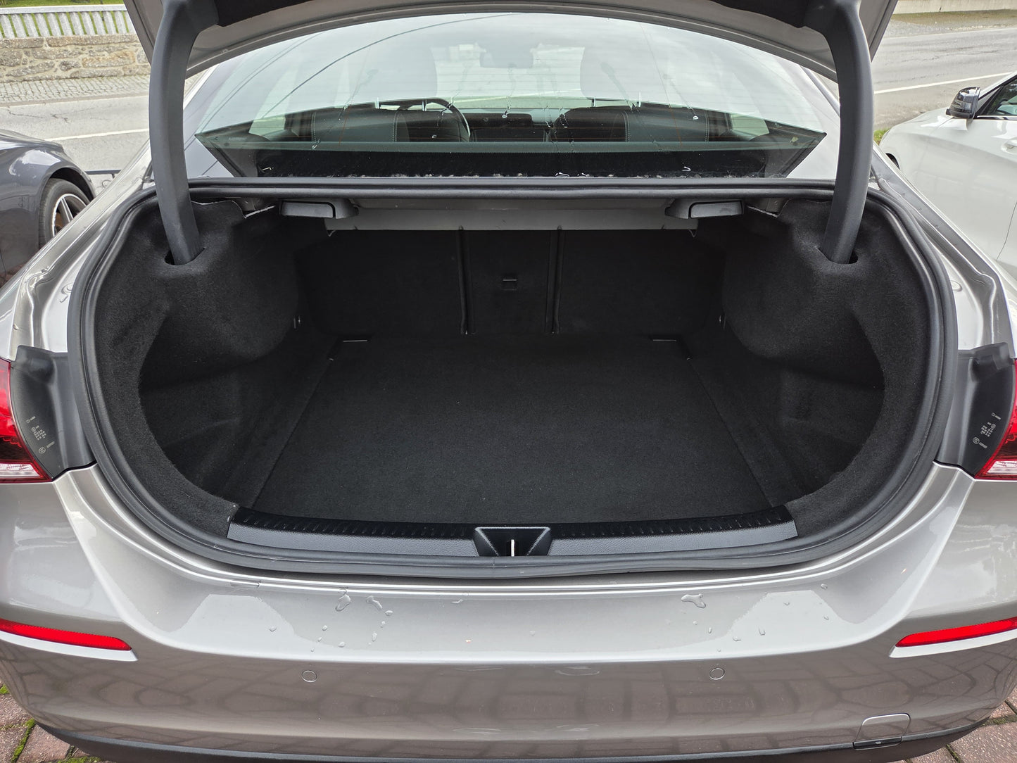 MERCEDES-BENZ A LIMOUSINE 7G-DCT 2020