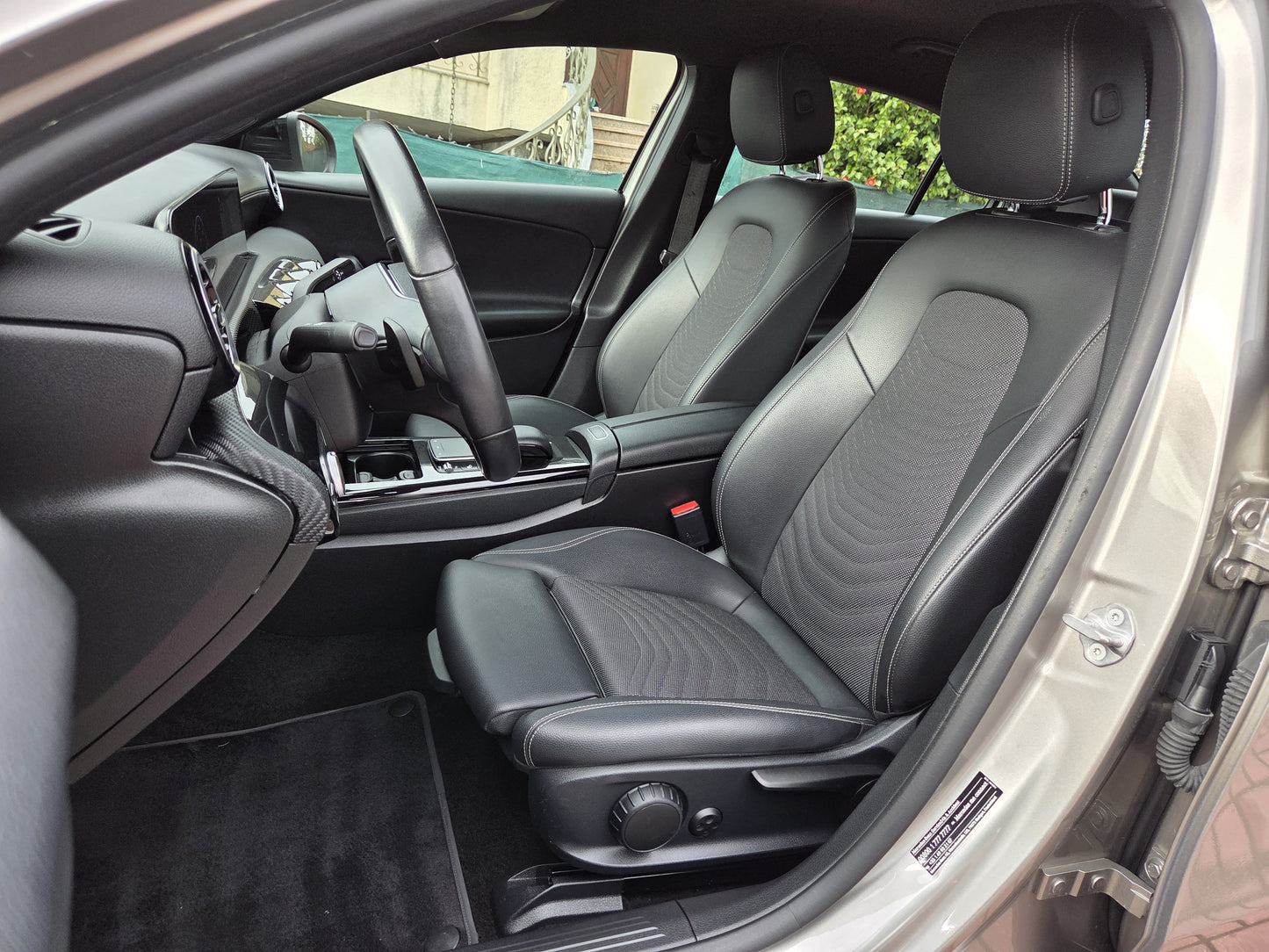 MERCEDES-BENZ A LIMOUSINE 7G-DCT 2020