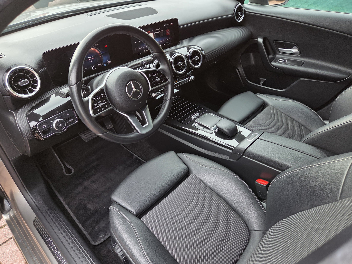 MERCEDES-BENZ A LIMOUSINE 7G-DCT 2020