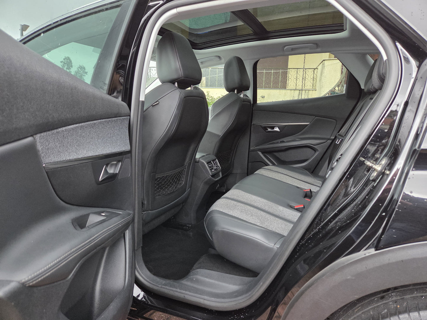 PEUGEOT 3008 ALLURE EAT8
