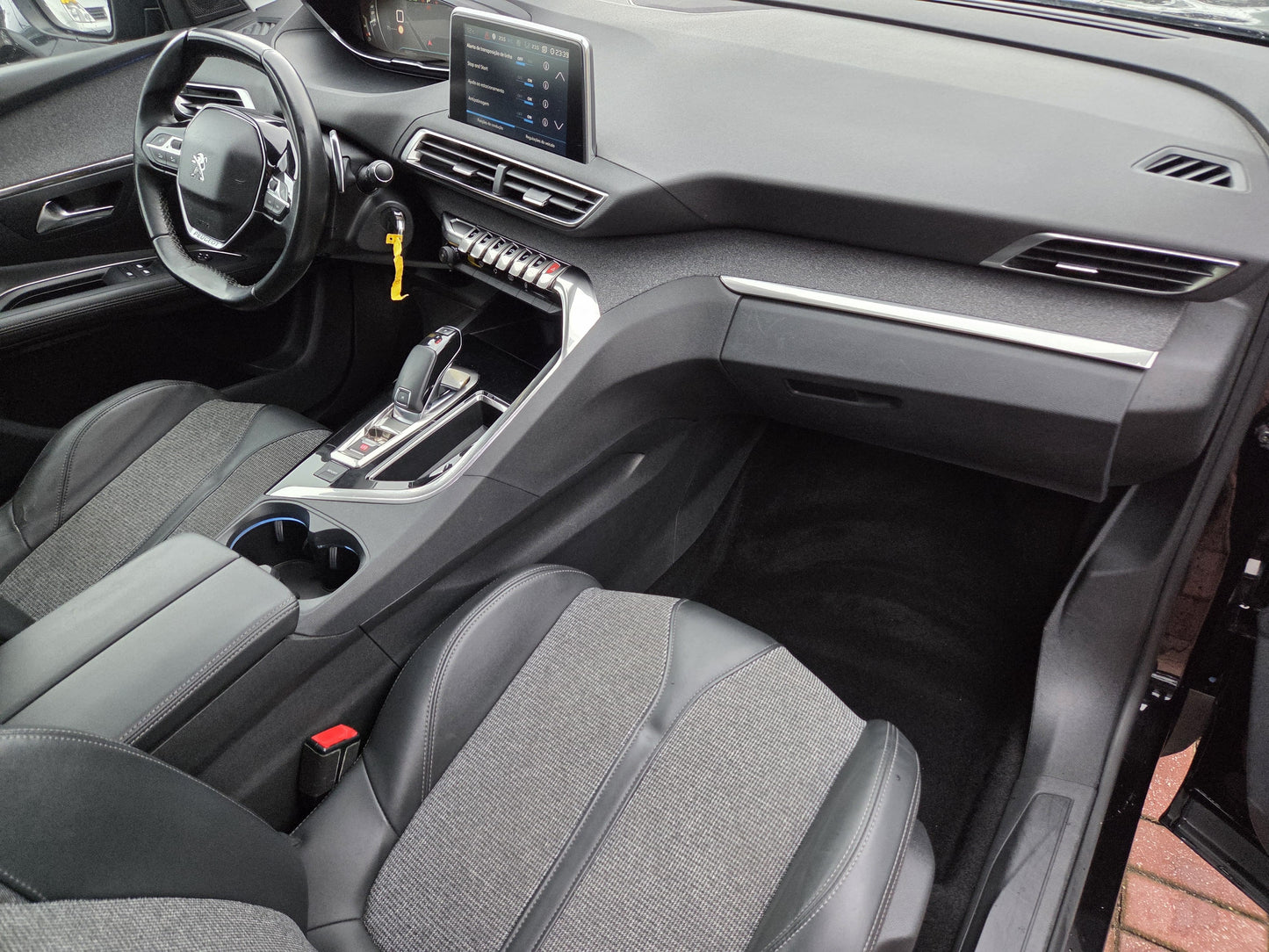 PEUGEOT 3008 ALLURE EAT8