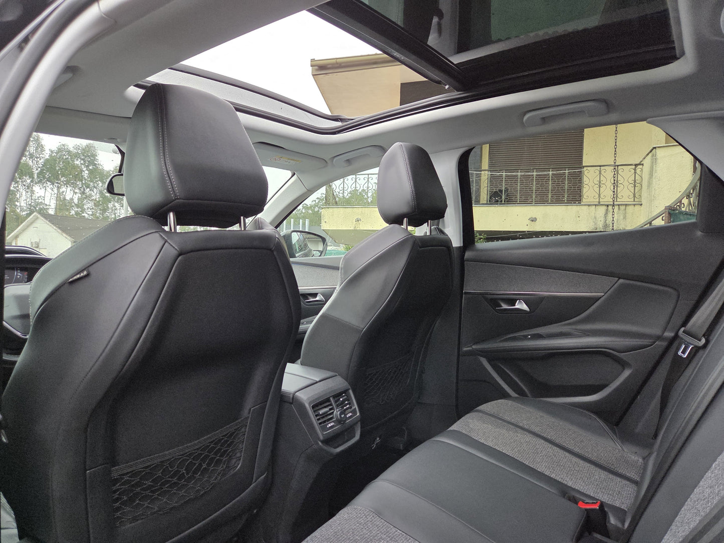 PEUGEOT 3008 ALLURE EAT8