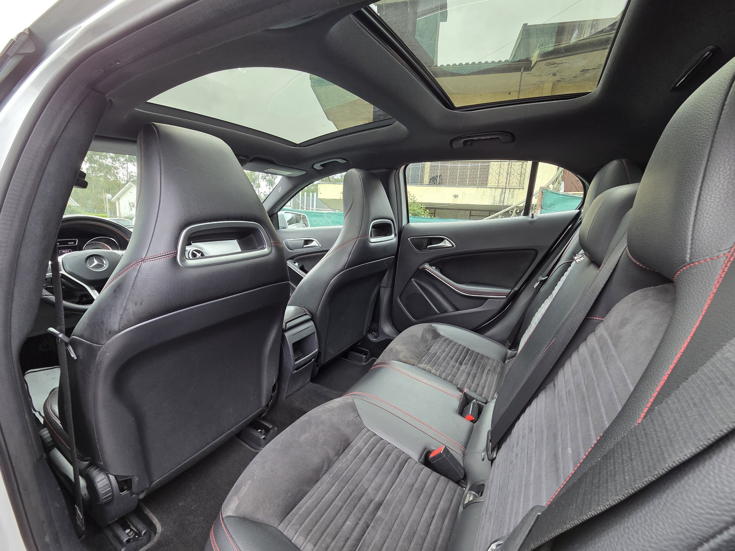 MERCEDES GLA 200d 7G-TRONIC AMG LINE