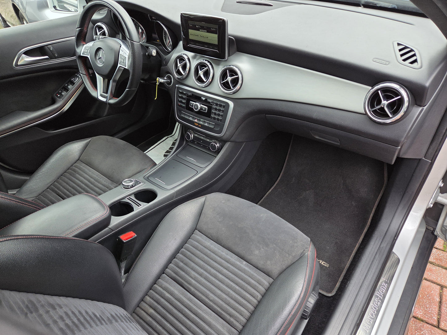 MERCEDES GLA 200d 7G-TRONIC AMG LINE